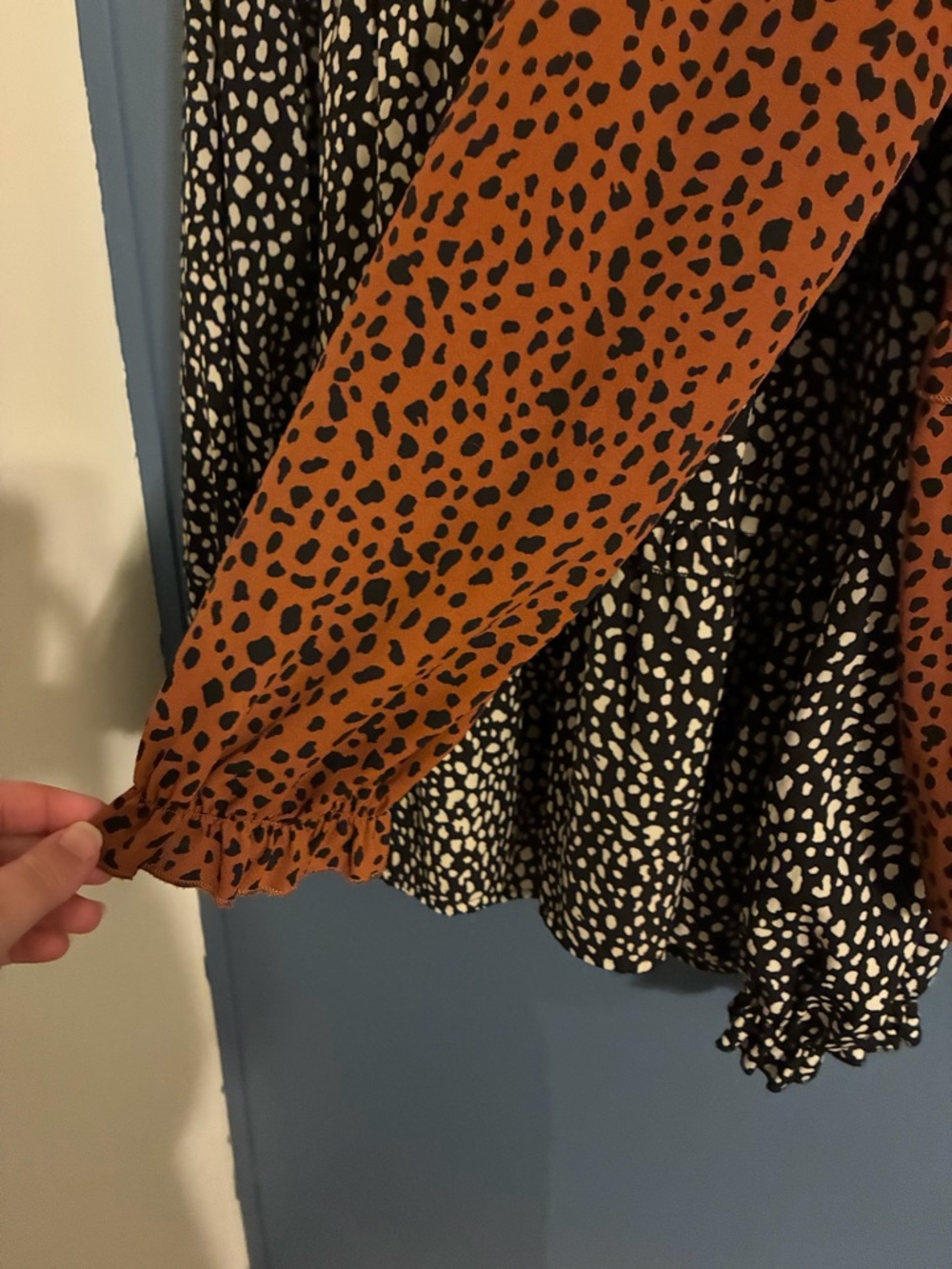 🖤🧡2 Dotted Tops🧡🖤 - Picture 2 of 6